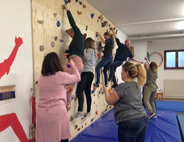 Fachschüler erproben sich an der Boulderwand